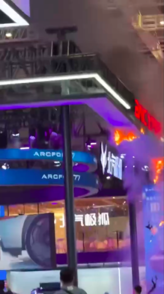 上海车展极狐展台突发火灾，火狐事件震惊全场