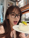 王冰冰手持OPPO Reno14人鱼姬配色自拍，梦幻颜值闪耀登场
