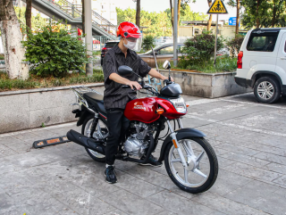 摩的新兴出行方式，全国多县城启动网约摩托车服务