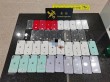 手机盔甲揭示走私真相，两人携带大量iPhone和三星手机入境被查