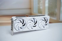 影驰RTX 5060 Ti金属大师白金版评测，DLSS 4助力流畅游戏与纯白设计美学体验