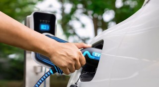 电动车行业迈入电池安全新规零容忍时代，明年7月强制执行新规