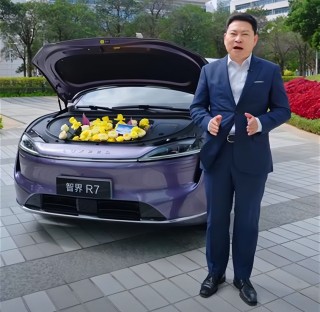 华为余承东辟谣与刘亦菲恋情传闻，理性对待八卦新闻