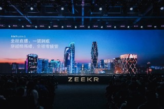 特斯拉FSD与极氪D2D，智能驾驶的未来之星对决？