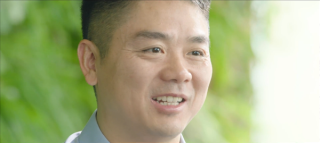 刘强东谈凑鸡蛋上大学的艰辛首周，节俭生活与食堂少光顾的经历