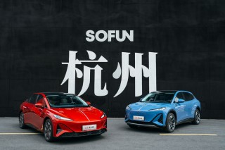 红旗天工双子星车型体验报告，视觉智驾与传统巨头的智能突围之旅