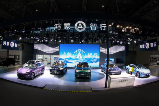 问界M8亮相南京车博会，家庭智慧旗舰SUV标杆惊艳登场