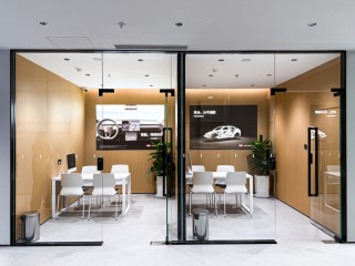 特斯拉大理体验店开业，云南成为电动汽车自驾新宠