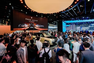 2025年上海车展仰望展台引领行业潮流，极致技术与高端产品惊艳全球