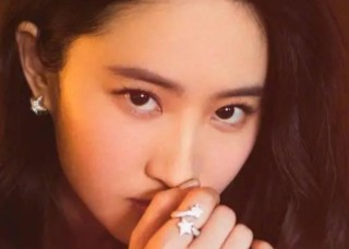 刘亦菲新剧四集吻27次引争议 网友：一定要亲嘴吗